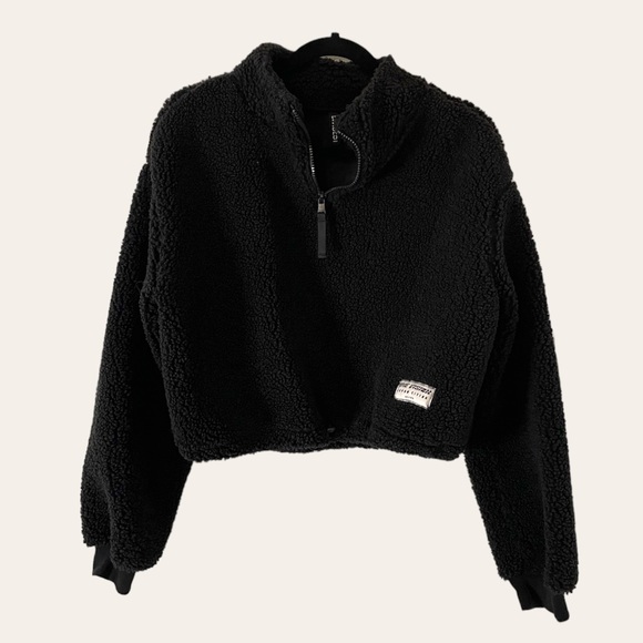H&M Tops - H&M Divided One Vision Black Fuzzy Quarter Zip Small